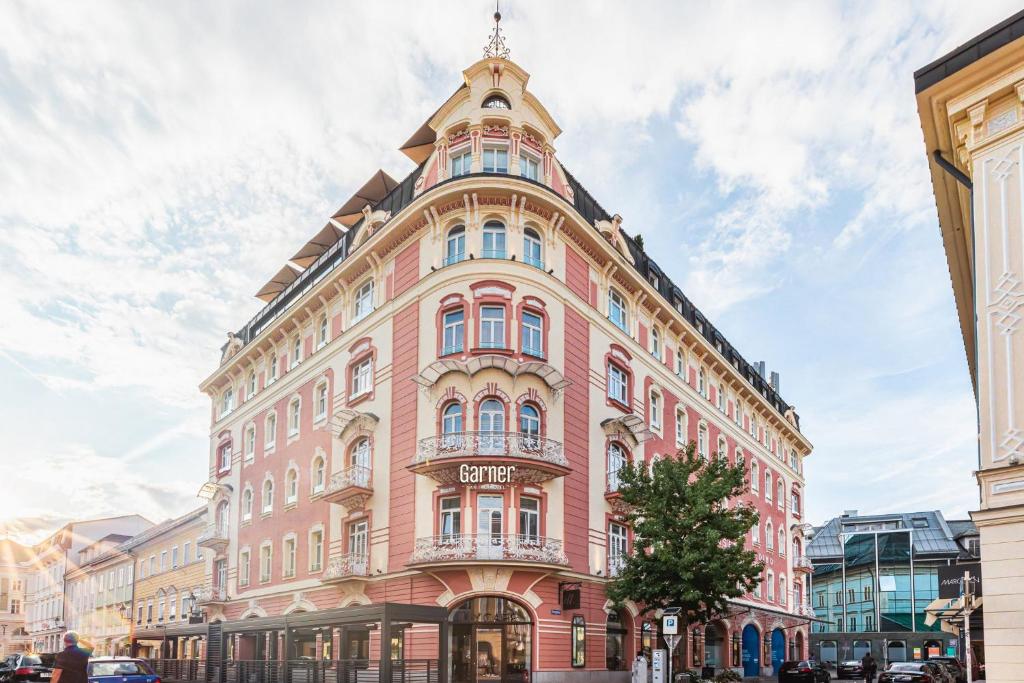 The building in which a szállodákat is located