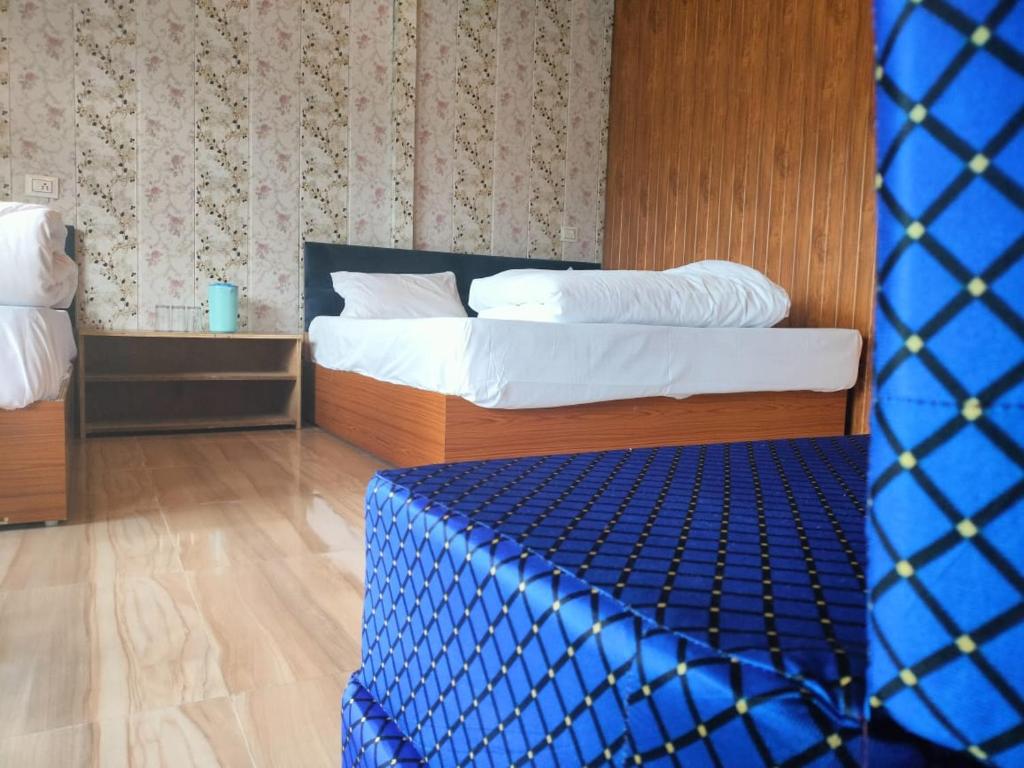 Postel nebo postele na pokoji v ubytování Chaukhamba view Resort