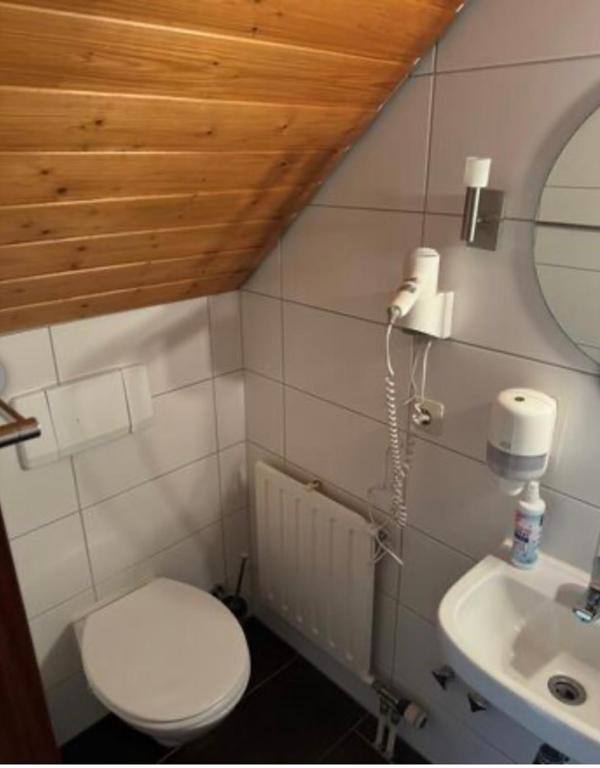 Ein Badezimmer in der Unterkunft Zum Griechen Restaurant und Pension