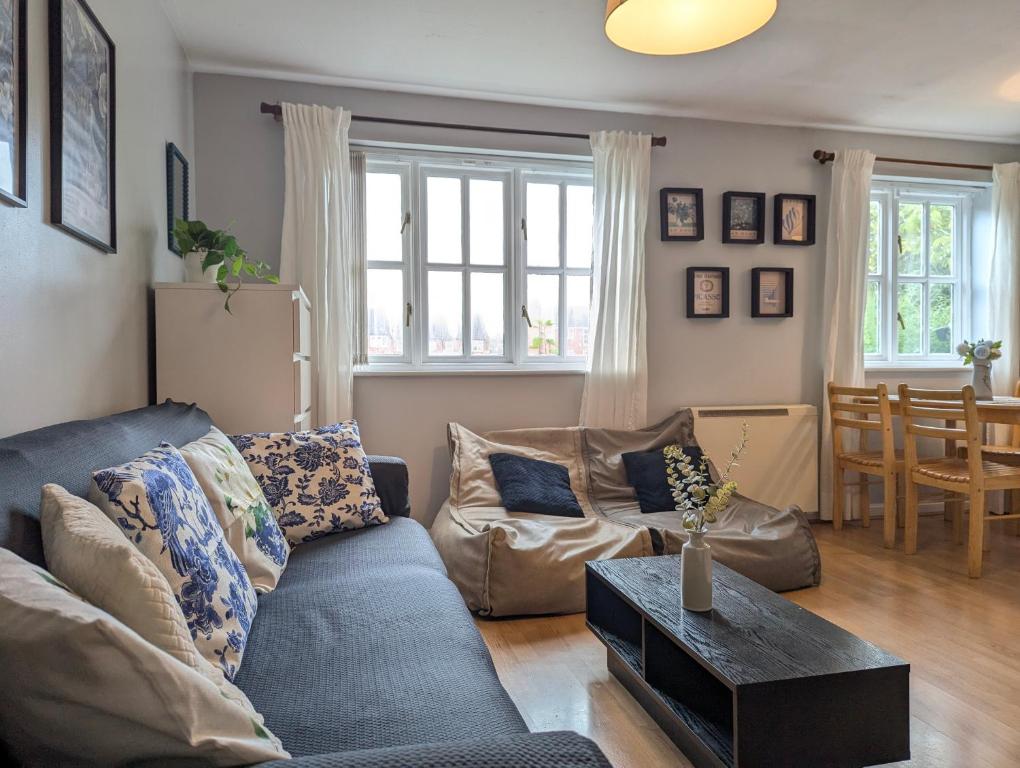 a living room with a couch and a table at Vintage 2-bed City Centre Gem Free Parking in Liverpool