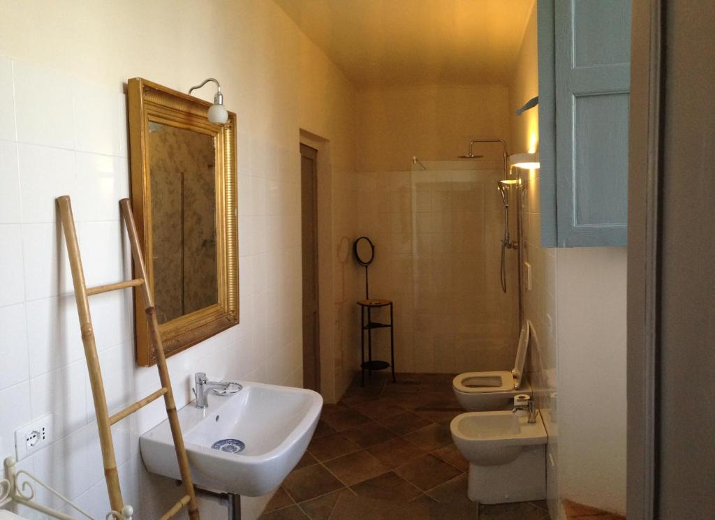 Castello Sannazzaro B&B - Double Room With Shared Bathroom