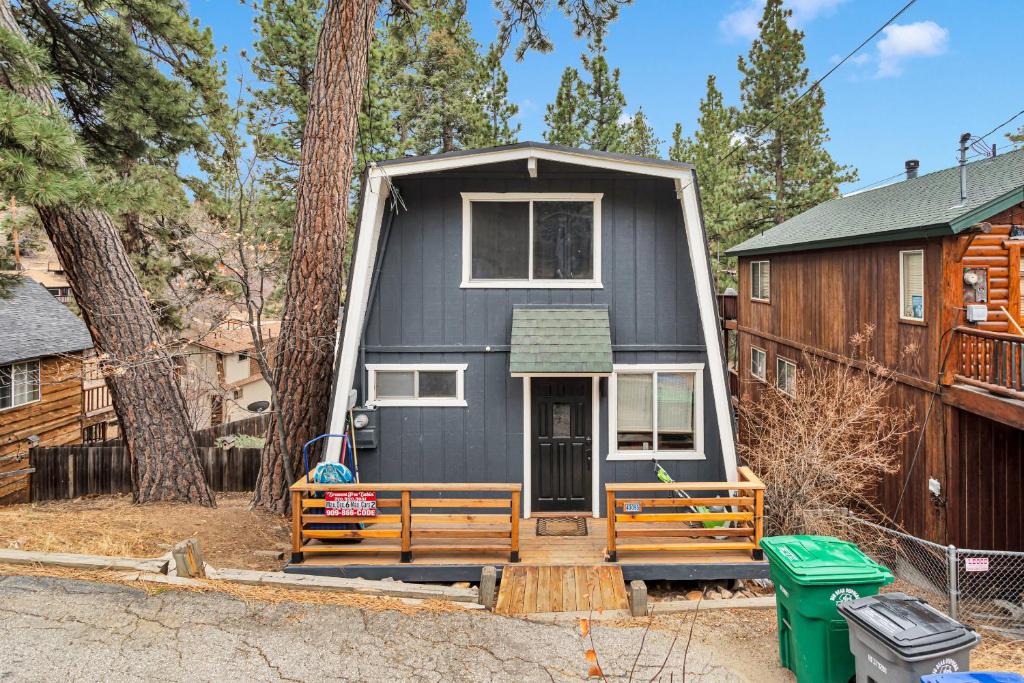 Cozy Crescent Tree Cabin Near Bear Mountain - Three-Bedroom Chalet