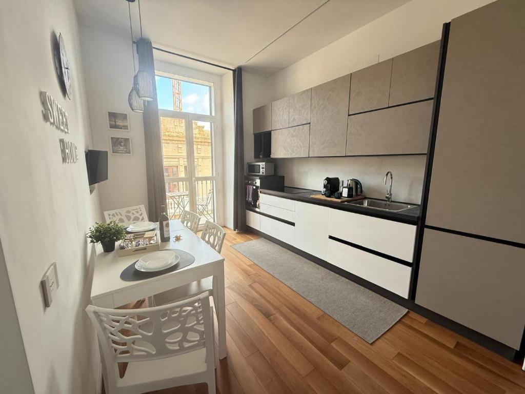 Dapur atau dapur kecil di Luxury apartment - La bomboniera