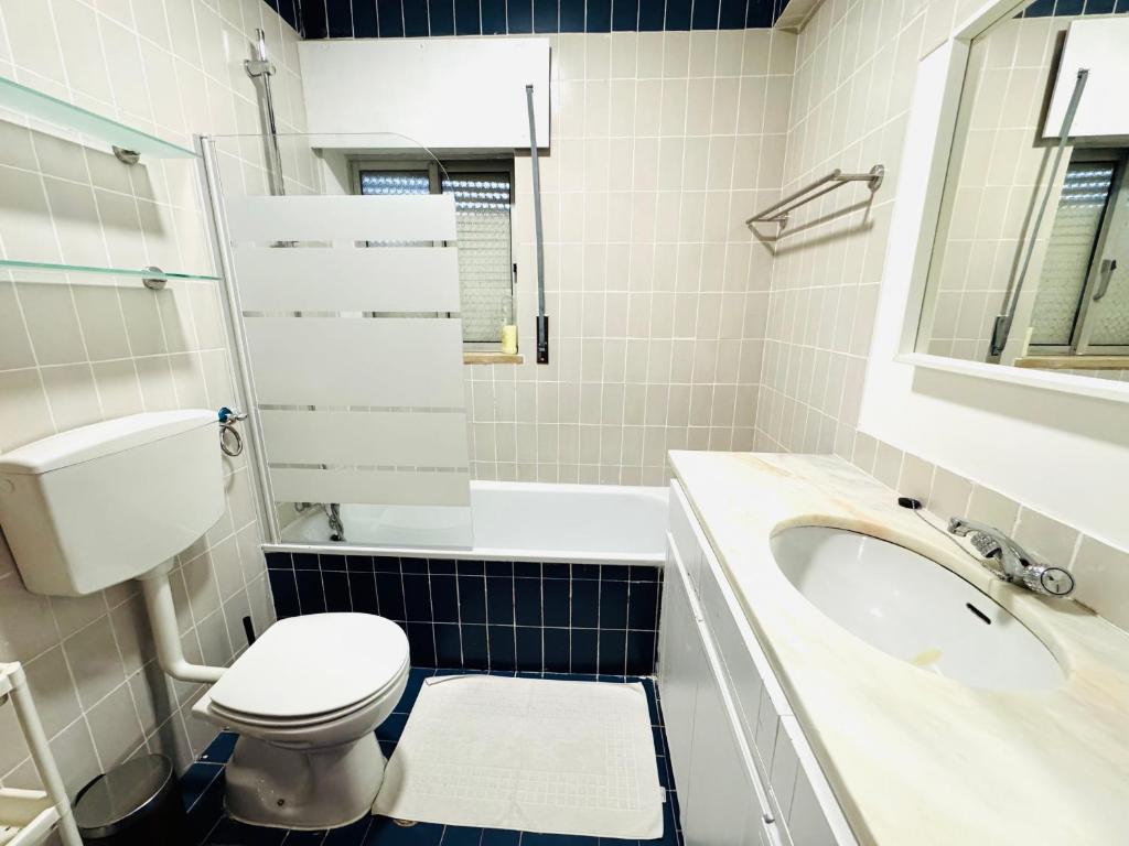 Koupelna v ubytování Apartament Two bedrooms Praia de Quarteira