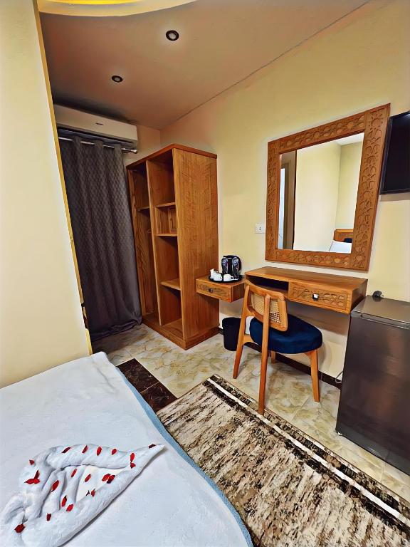 Pyramids Crypt Hotel - 2