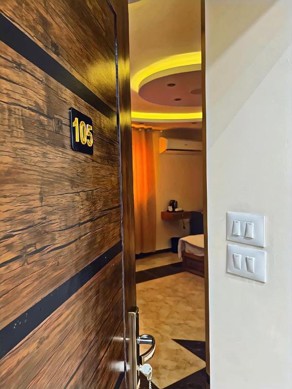 Pyramids Crypt Hotel - 9