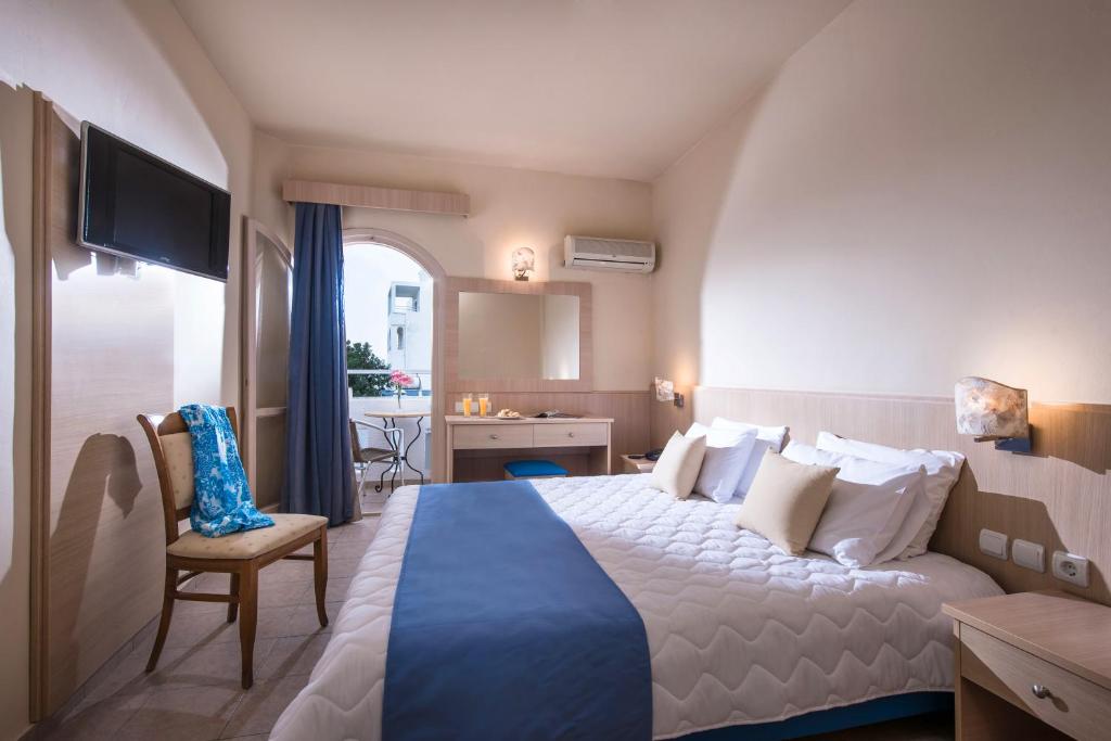 Ένα ή περισσότερα κρεβάτια σε δωμάτιο στο Pela Maria Hotel