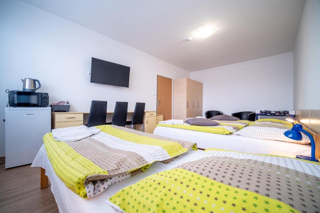 Voodi või voodid majutusasutuse Hotel U Nádraží toas