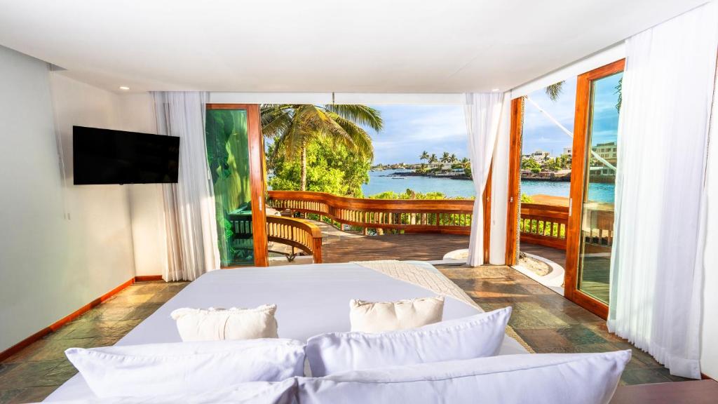 Villa Escalesia Galápagos Waterfront Hotel photo
