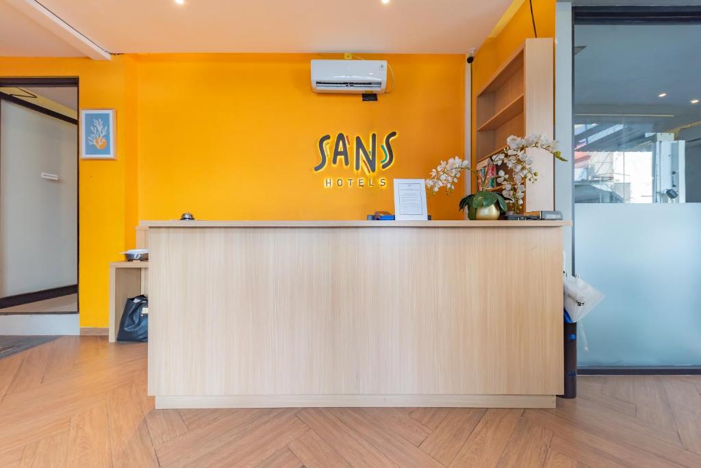 Fotografie z fotogalerie ubytování Sans Hotel Bobosini Malang by RedDoorz v destinaci Malang