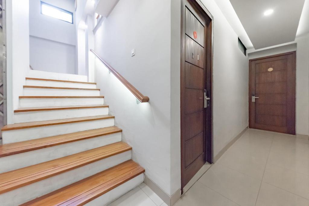 Fotografie z fotogalerie ubytování Sans Hotel Bobosini Malang by RedDoorz v destinaci Malang