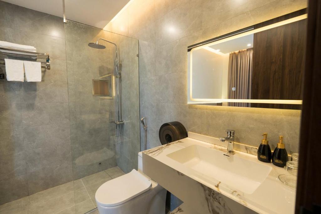 Koupelna v ubytování Adalie Pleiku Hotel