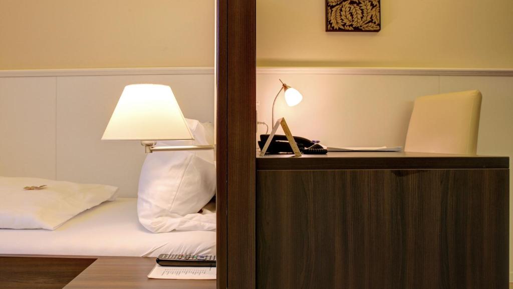 TV a/nebo společenská místnost v ubytování The Heidelberg Exzellenz Hotel