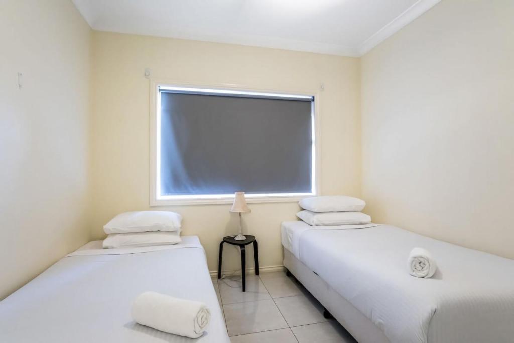 Gallery image of Modern Top Floor 2BR With Private Deck in Brisbane