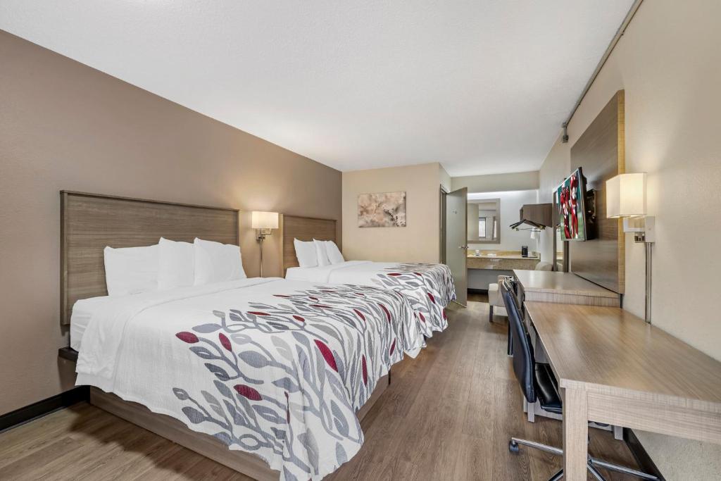 Postel nebo postele na pokoji v ubytování Red Roof Inn Parsippany