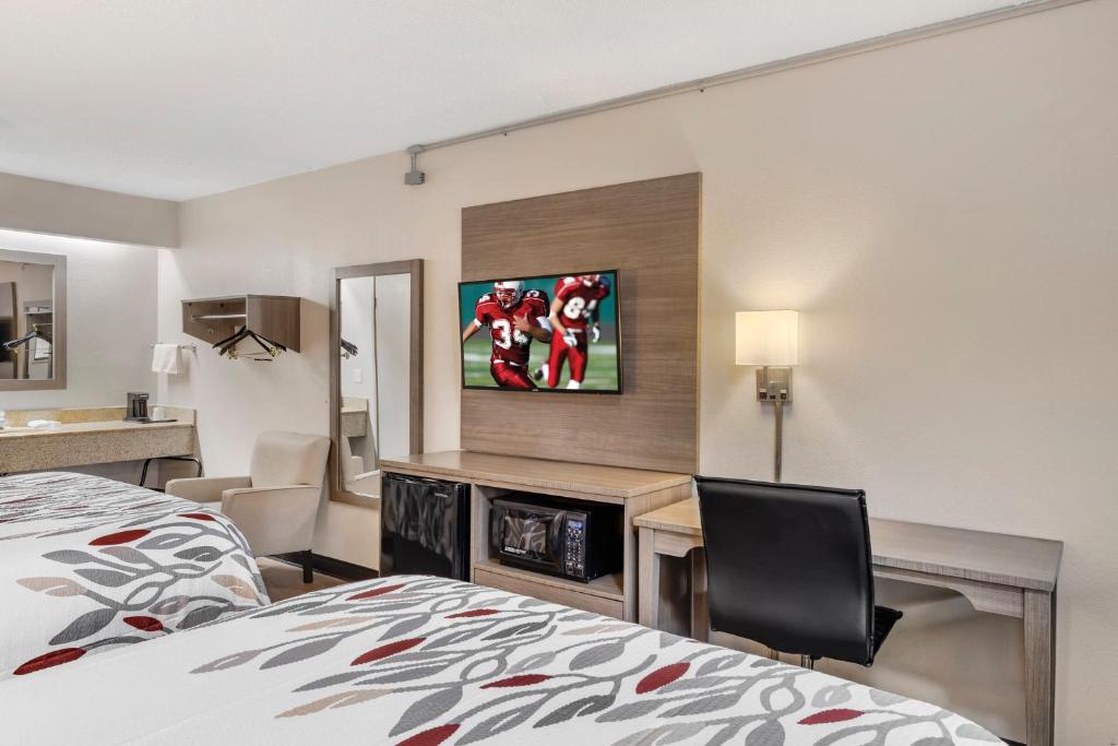 Postel nebo postele na pokoji v ubytování Red Roof Inn Parsippany