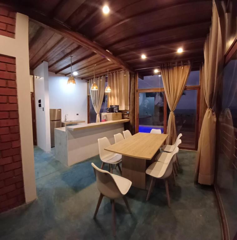 Caleta Grau flat Top Host Peru