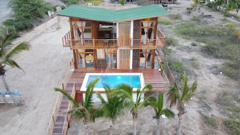 Caleta Grau flat Top Host Peru