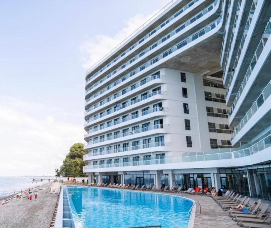 Bazén v ubytování Bamboo beach tsikhisdziri nebo v jeho okolí