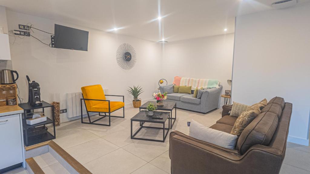 Posedenie v ubytovaní Jacuzzi Terrasse 86 - Terrasse & Climatisation - 4 personnes - BnB Epernay