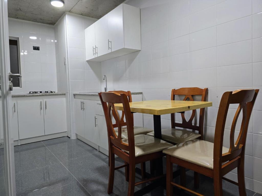 Kuchyň nebo kuchyňský kout v ubytování Puerto Enrique Apart-Hotel