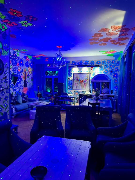 Fotografie z fotogalerie ubytování Napoli Nataxtari hotel,pool,bar,kamping v destinaci Natakhtari