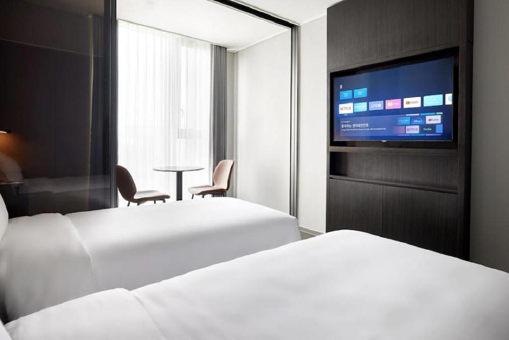 Postel nebo postele na pokoji v ubytování Homes Stay Myeongdong