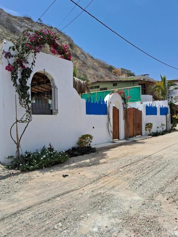 Το κτήριο όπου στεγάζεται  η παραθεριστική κατοικία