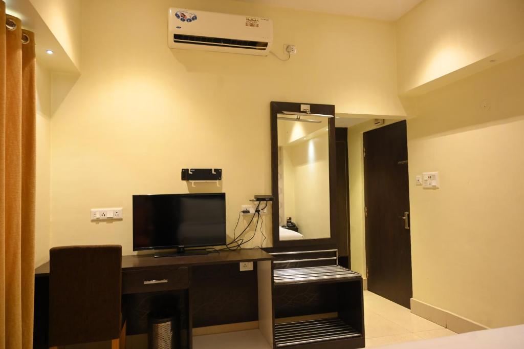 TV a/nebo společenská místnost v ubytování The Citi Residenci Hotel, Bidhannagar