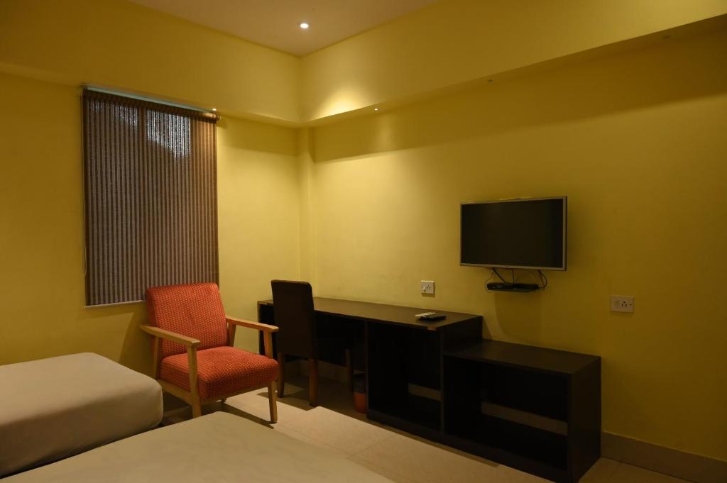 TV a/nebo společenská místnost v ubytování The Citi Residenci Hotel, Bidhannagar