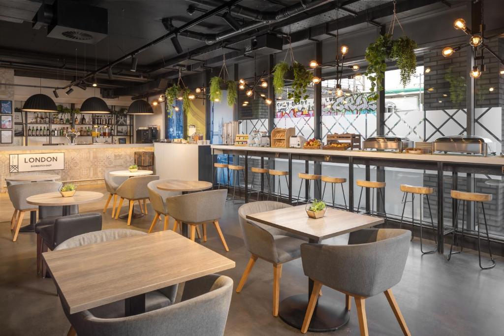 Lounge nebo bar v ubytování Four Points Flex by Sheraton London Shoreditch East