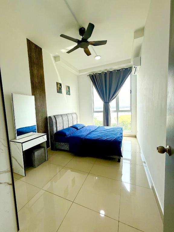 Postel nebo postele na pokoji v ubytování Meridin Bayvue Sea View Homestay by JP