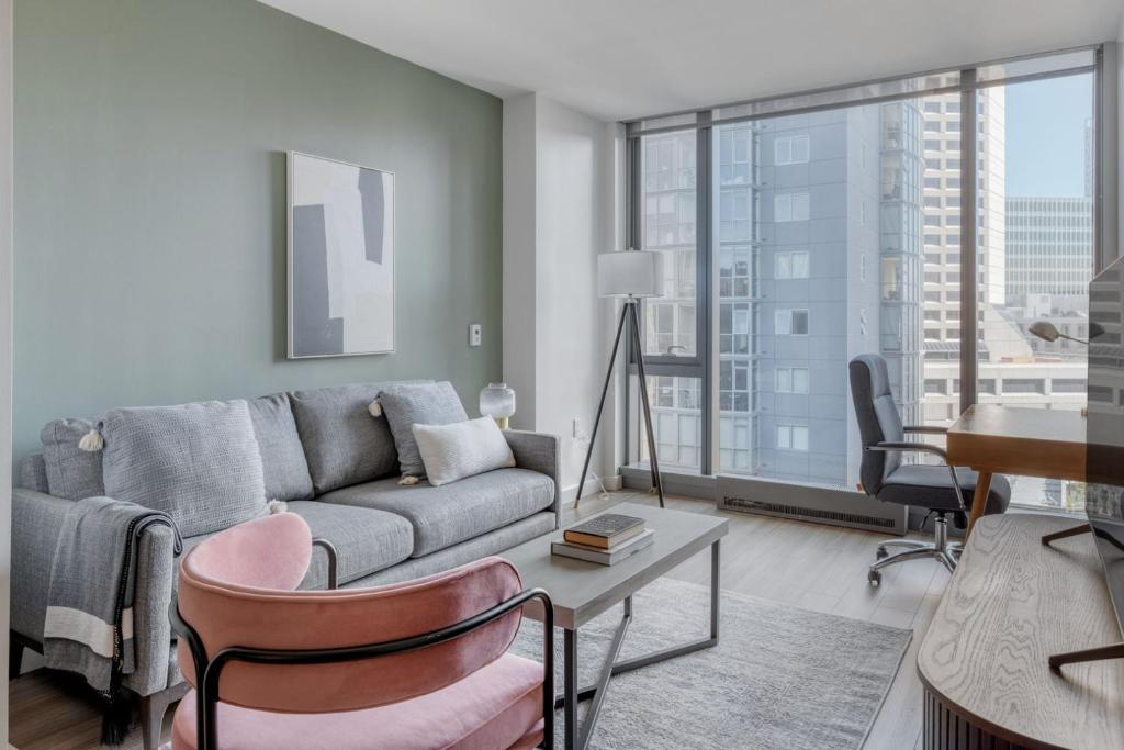 a living room with a couch and a table at Soma 1br w pool gym nr transport SFO-1475 in San Francisco