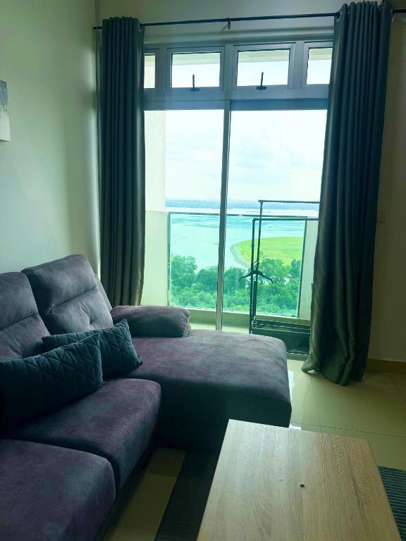 Posezení v ubytování Meridin Bayvue Sea View Homestay by JP