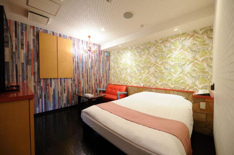 Postel nebo postele na pokoji v ubytování ホテルぴみ袋井店 大人専用