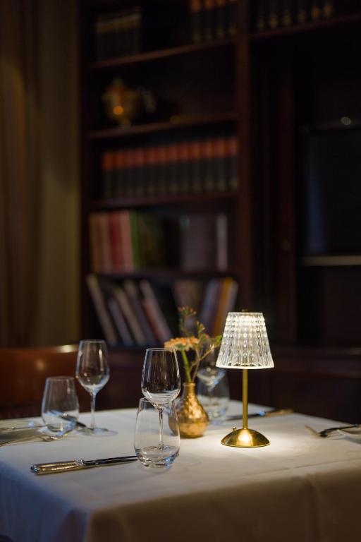 Relais & Châteaux Bülow Palais - Resim 12