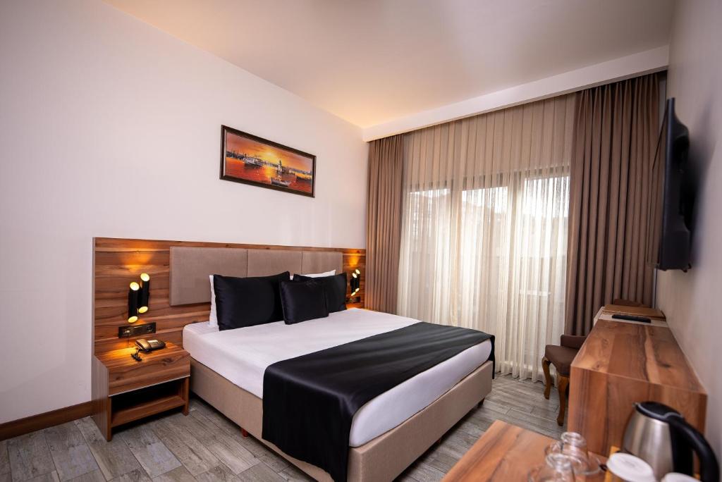 Voodi või voodid majutusasutuse Mari Suites Hotel toas