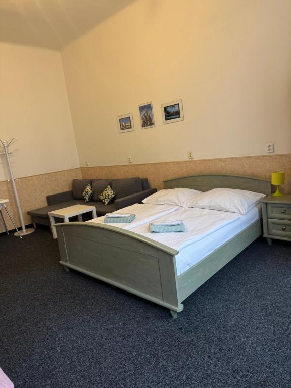 Postel nebo postele na pokoji v ubytování Welcome Hostel & Apartments Praguecentre