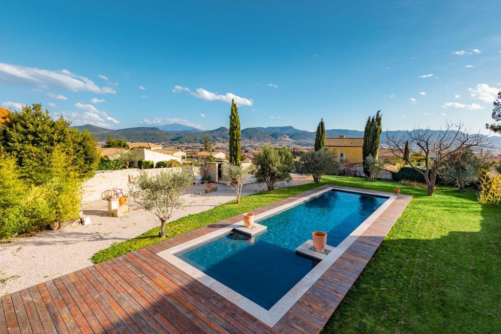 a swimming pool in the middle of a yard at La Sousto de Lili in Rasteau