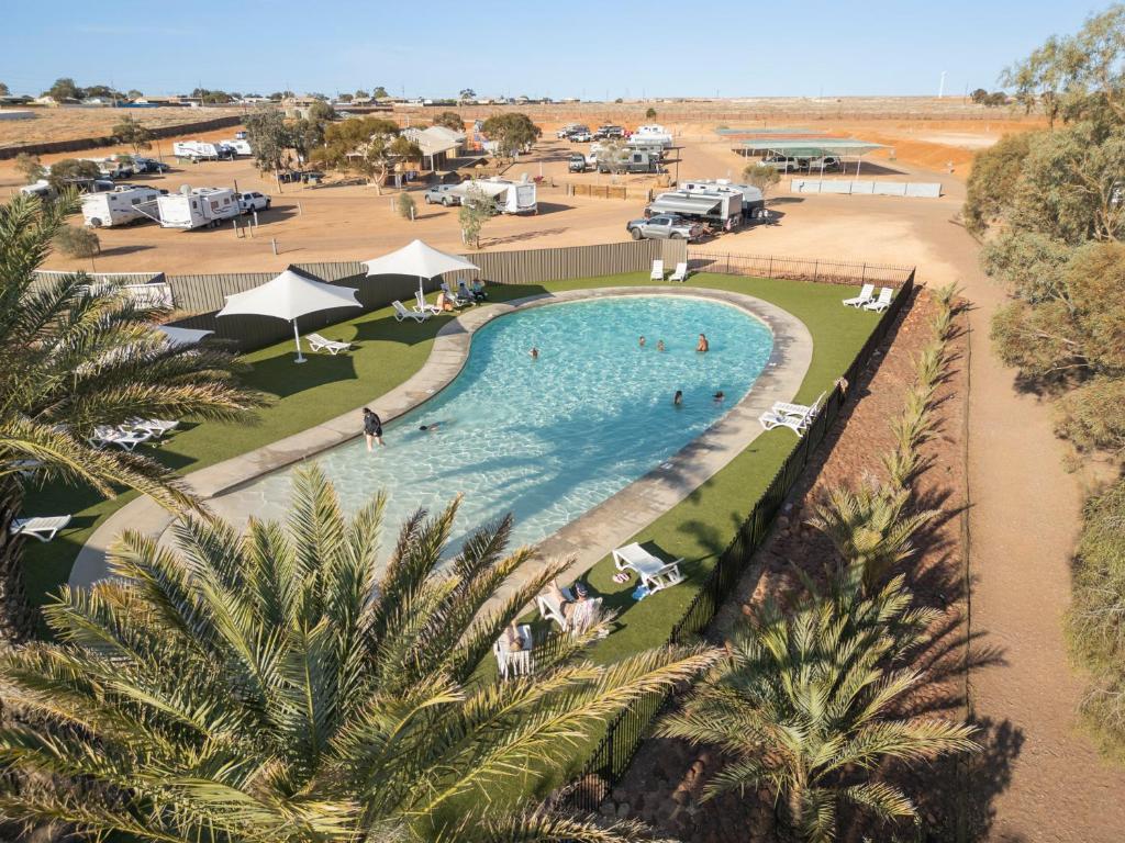 Bazén v ubytování BIG4 Stuart Range Outback Resort nebo v jeho okolí