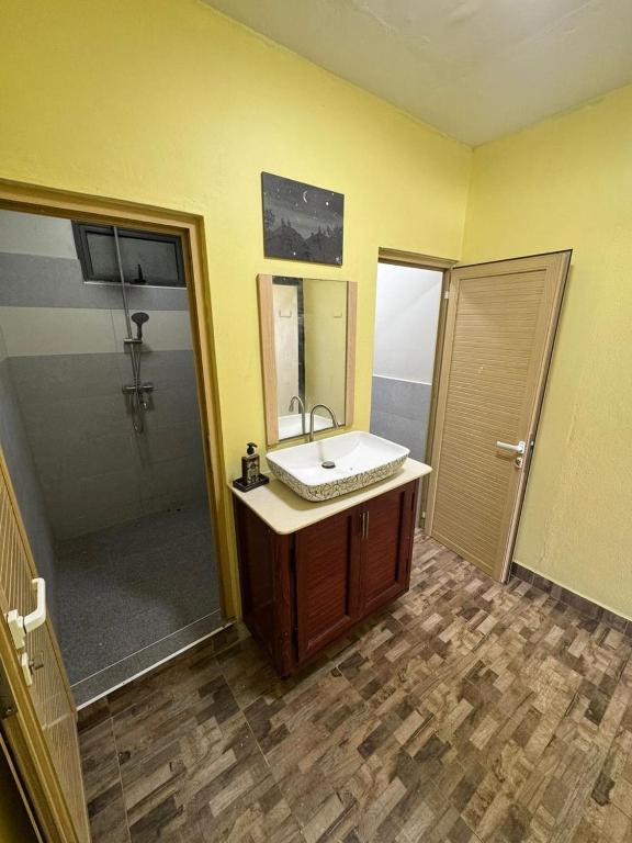 a bathroom with a sink and a shower at Horizon Lodge in Diamond Island