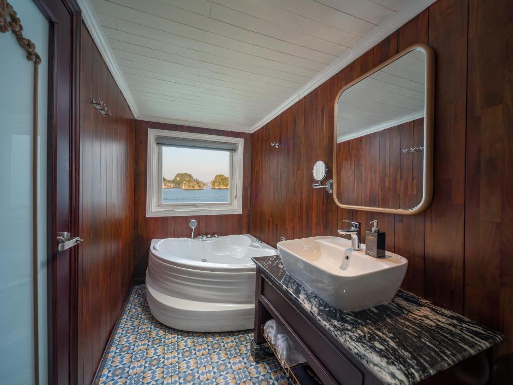 Signature Royal Halong Cruise - 12