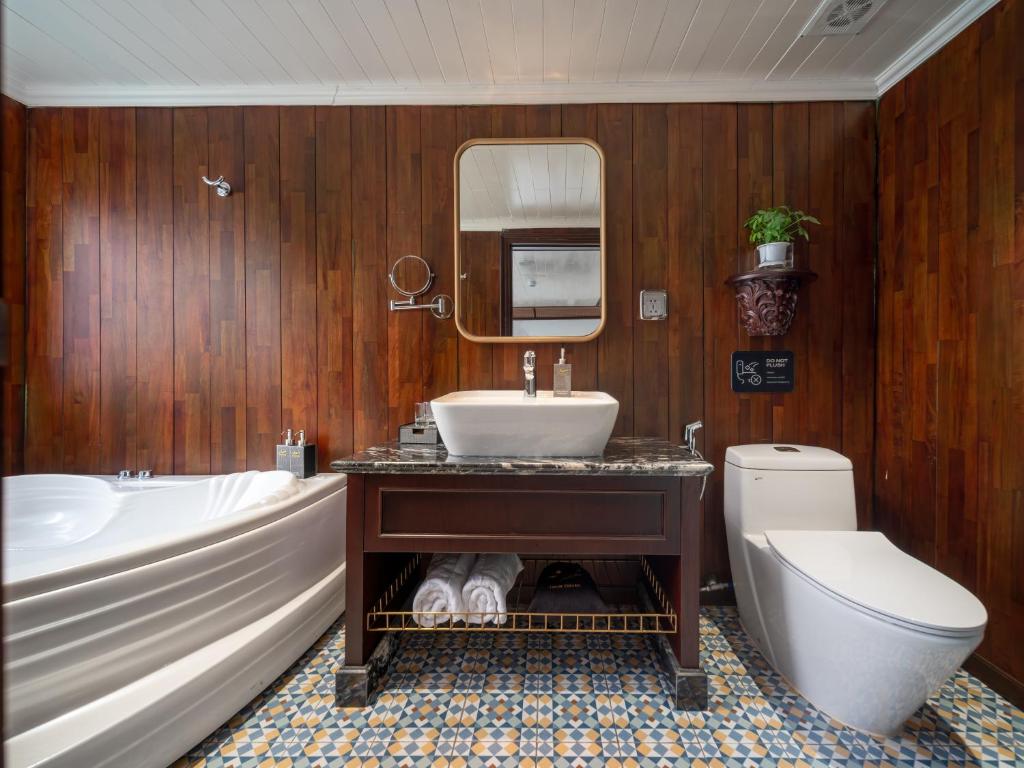 Signature Royal Halong Cruise - 7