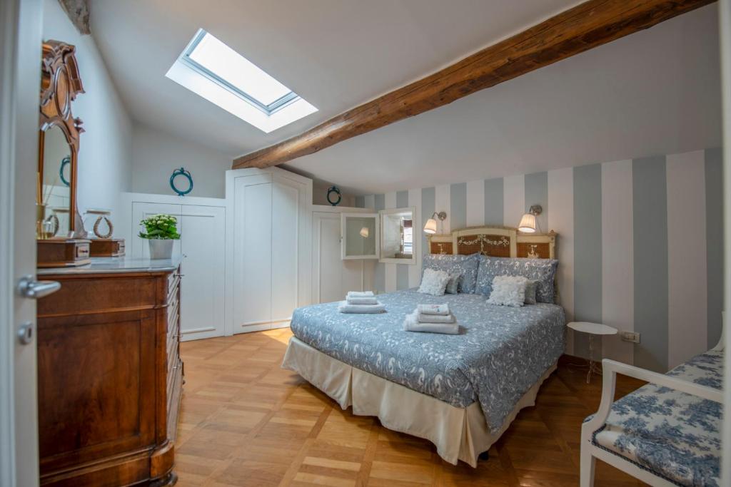 Romantic and Charming Apartments - 1