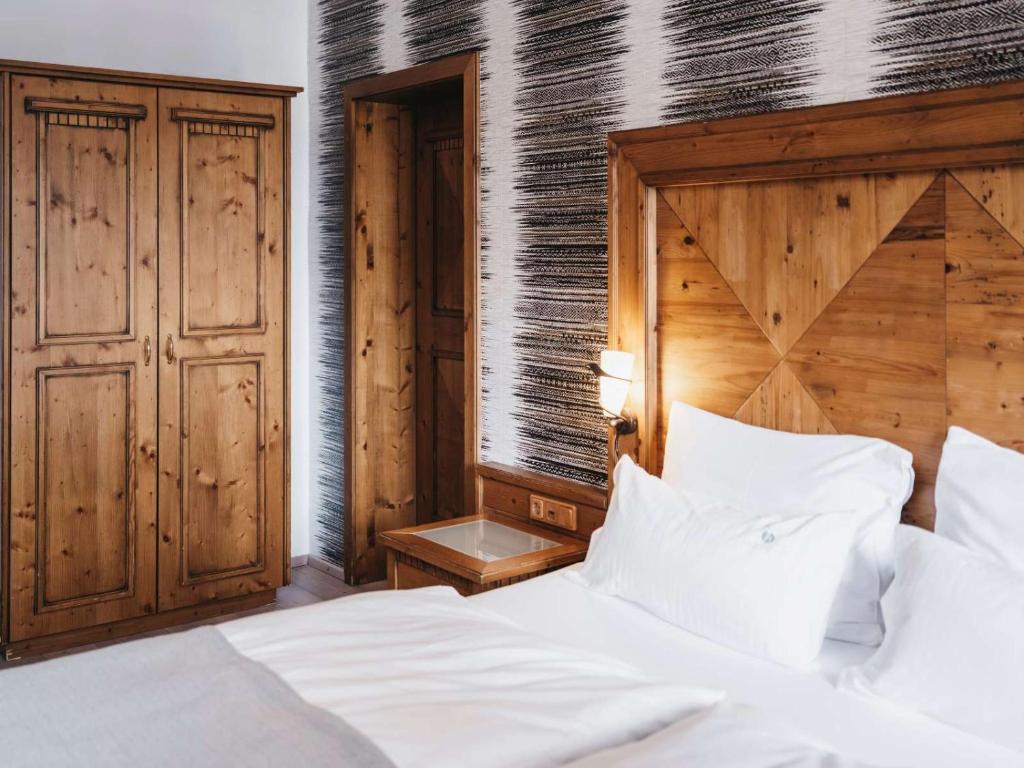 Postel nebo postele na pokoji v ubytování Hotel Oberforsthof