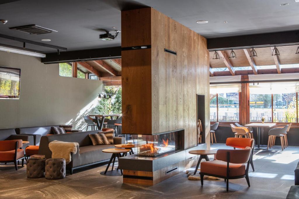 A seating area at Acta Arthotel