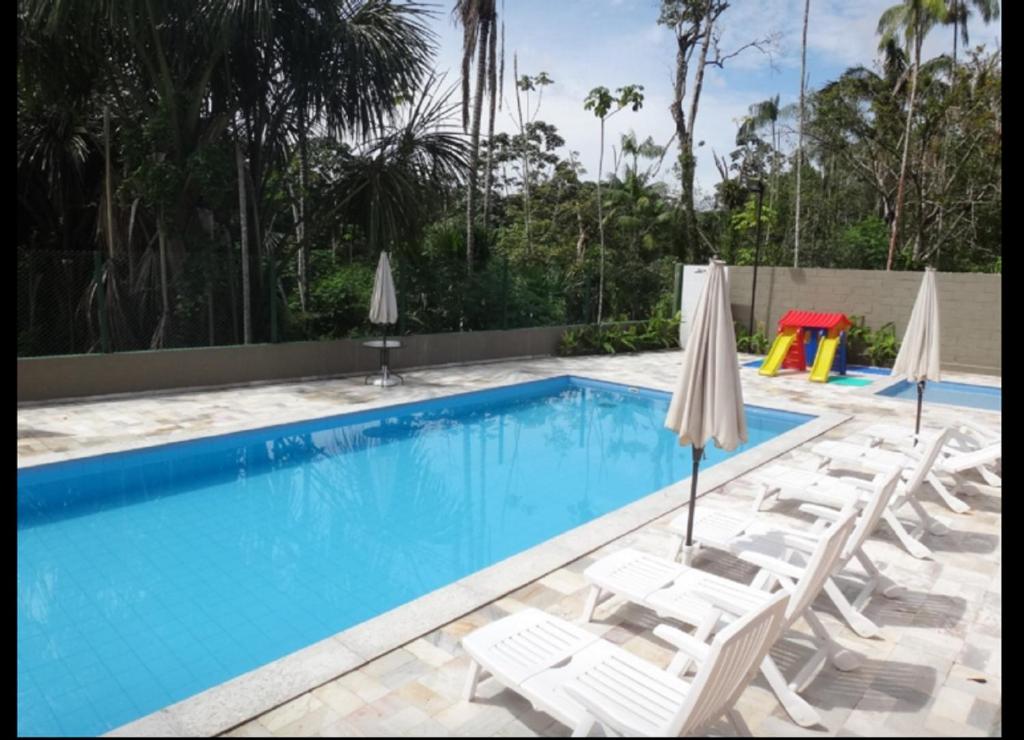 Piscina de la sau aproape de Ajuricaba Suítes 3