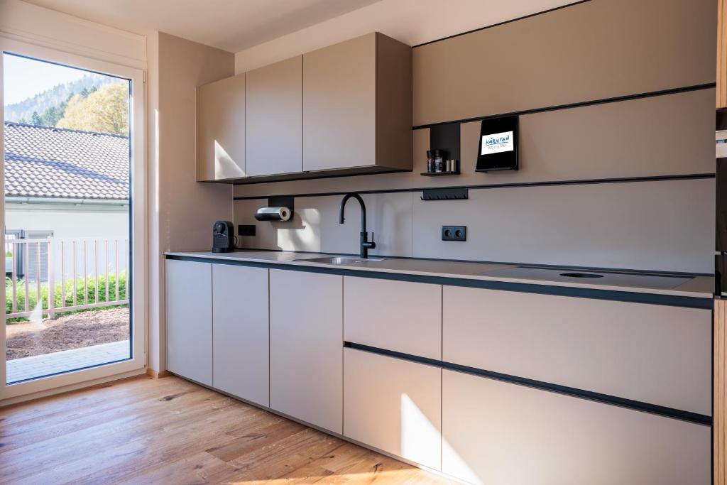Kuchyň nebo kuchyňský kout v ubytování Adlerblick Deluxe Annenheim