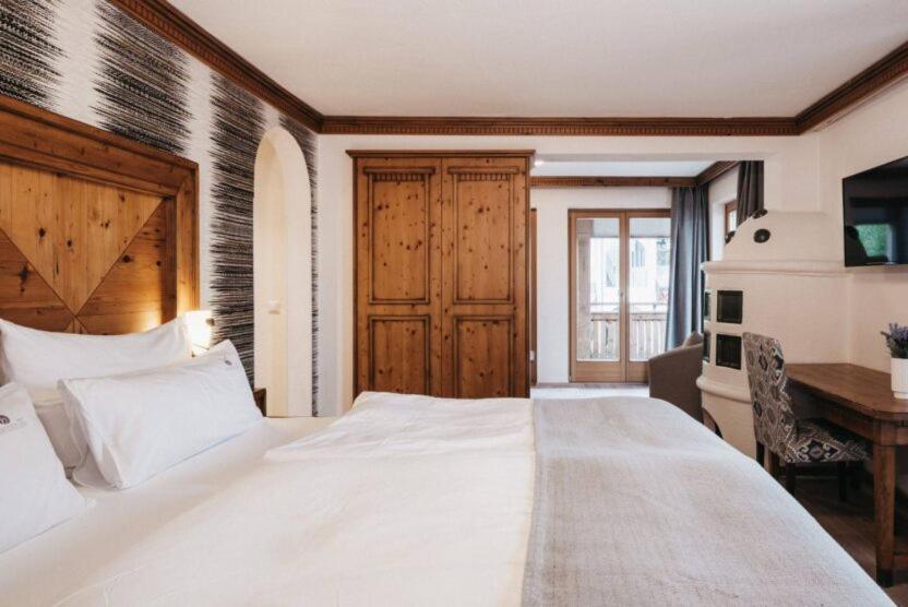 Postel nebo postele na pokoji v ubytování Hotel Oberforsthof
