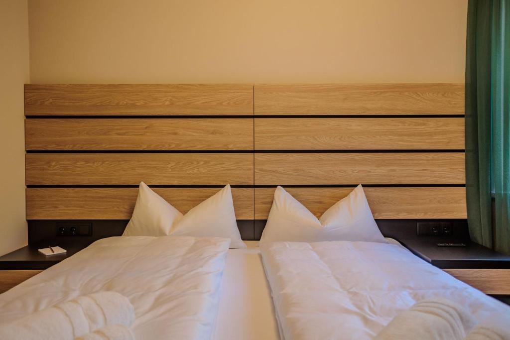 Postel nebo postele na pokoji v ubytování Adlerblick Deluxe Annenheim